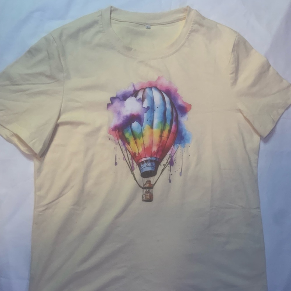 Cream tan short sleeve T shirt with colorful air ballon